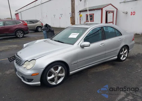 2005 Mercedes-Benz C 230 Kompressor Sport из США, поврежденный, VIN WDBRF40J55F622750